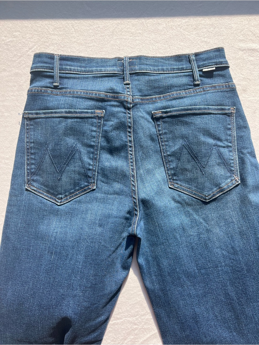 MOTHER Hustler Roller Sneak Jean in Troublemaker wash 30 - Picture 8 of 13